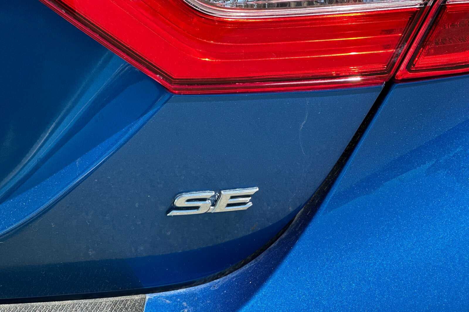 2018 Toyota Camry SE 4D Sedan