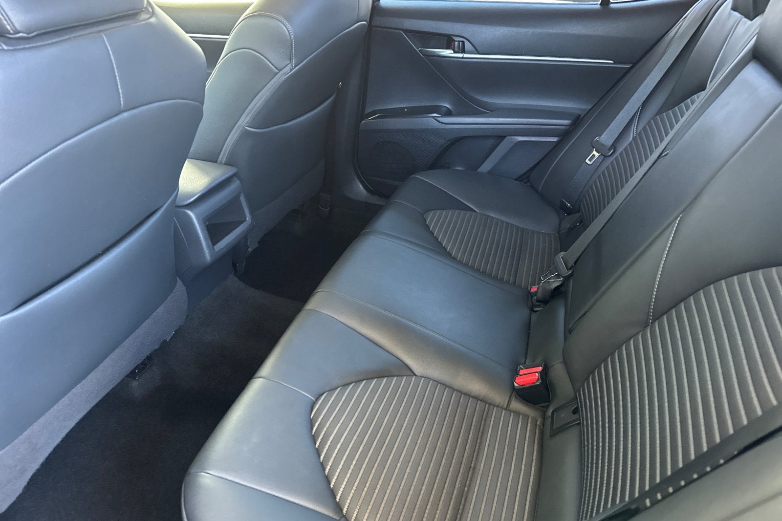 2018 Toyota Camry SE 4D Sedan
