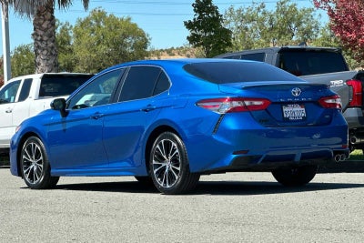 2018 Toyota Camry SE 4D Sedan