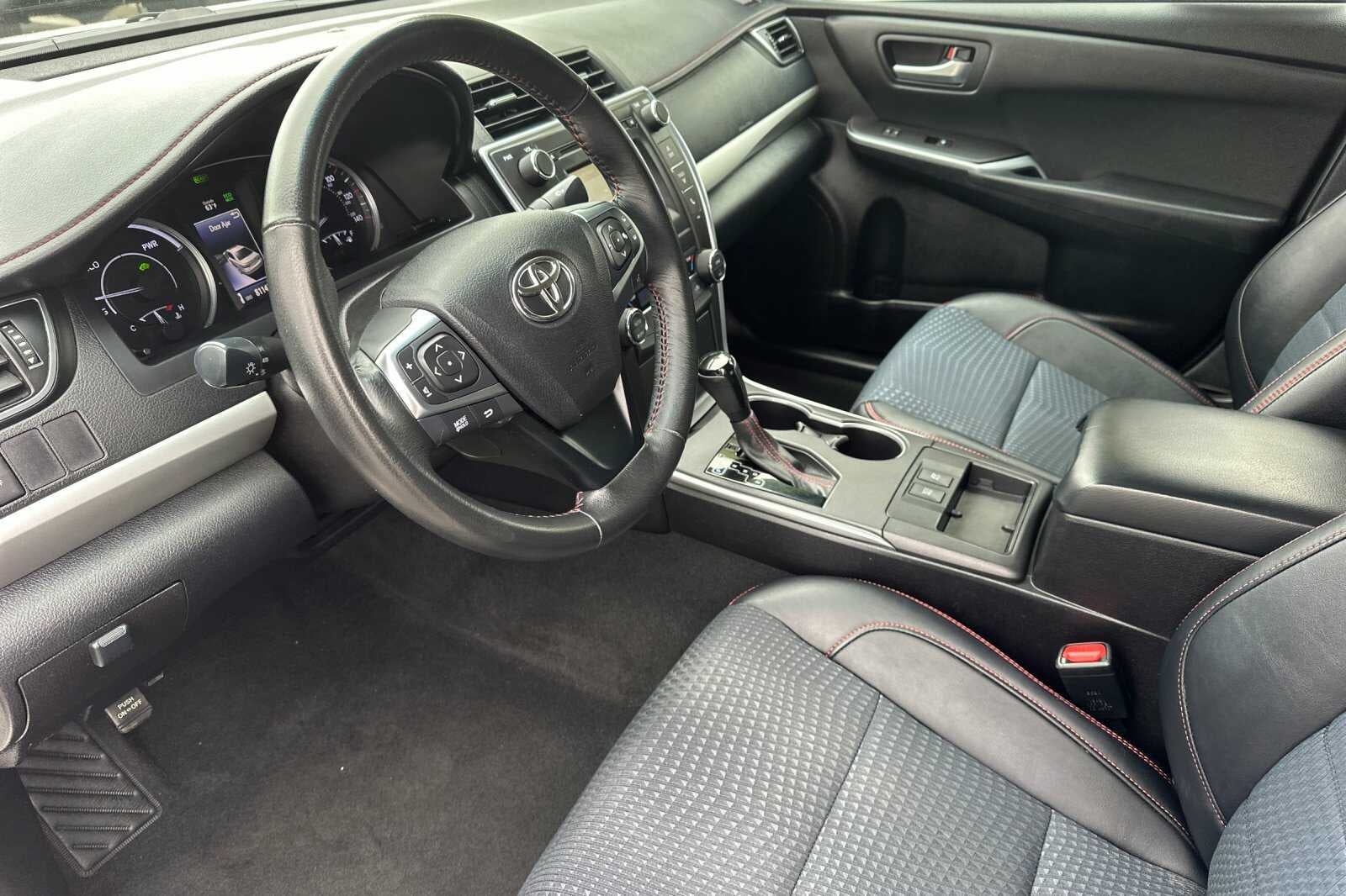 2015 Toyota Camry Hybrid Hybrid SE 4D Sedan