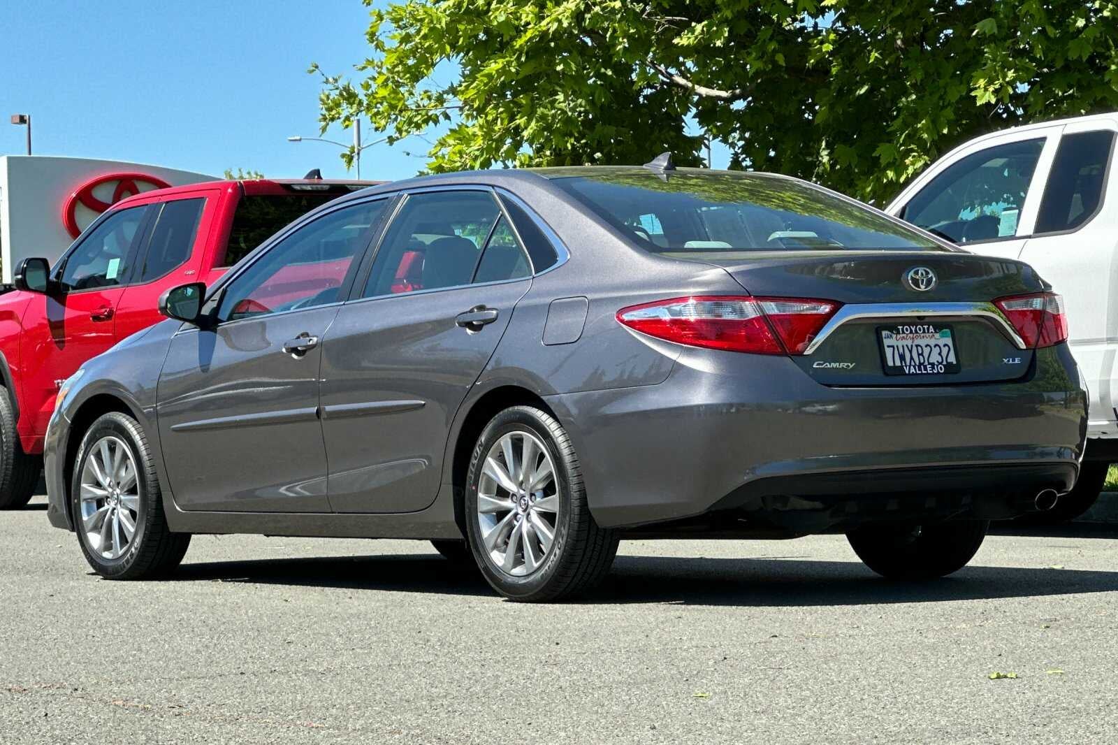 2017 Toyota Camry XLE 4D Sedan