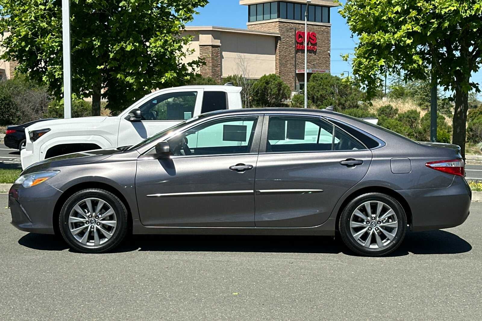 2017 Toyota Camry XLE 4D Sedan