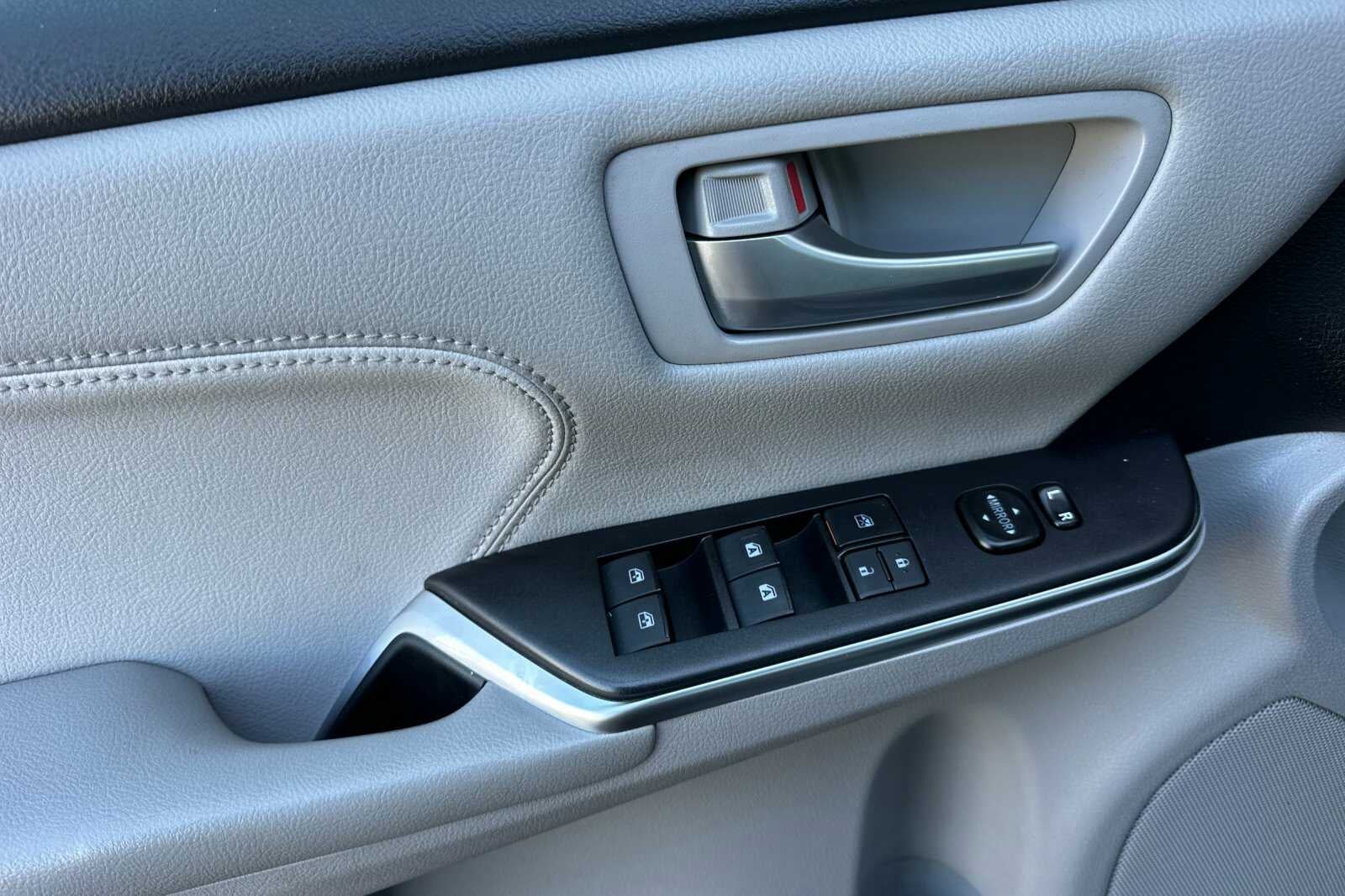 2017 Toyota Camry XLE 4D Sedan