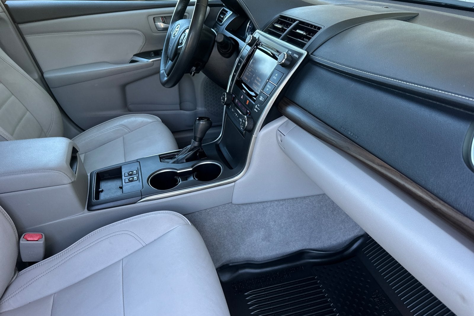 2017 Toyota Camry XLE 4D Sedan
