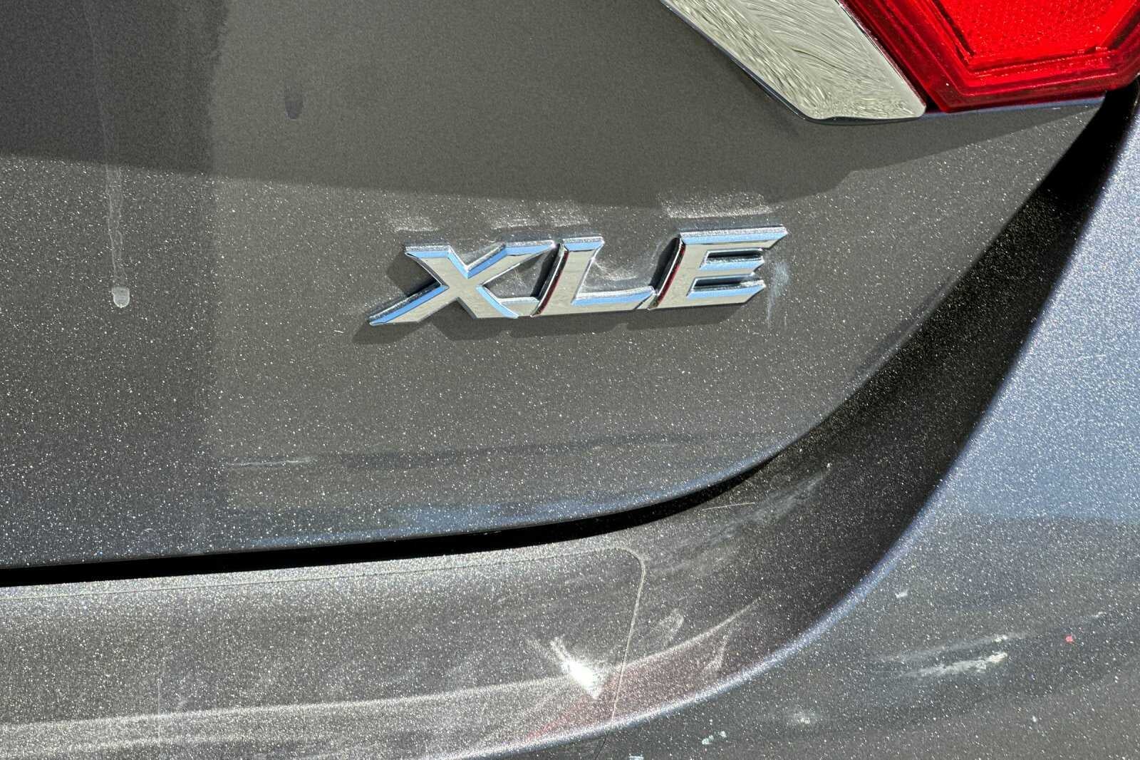 2017 Toyota Camry XLE 4D Sedan
