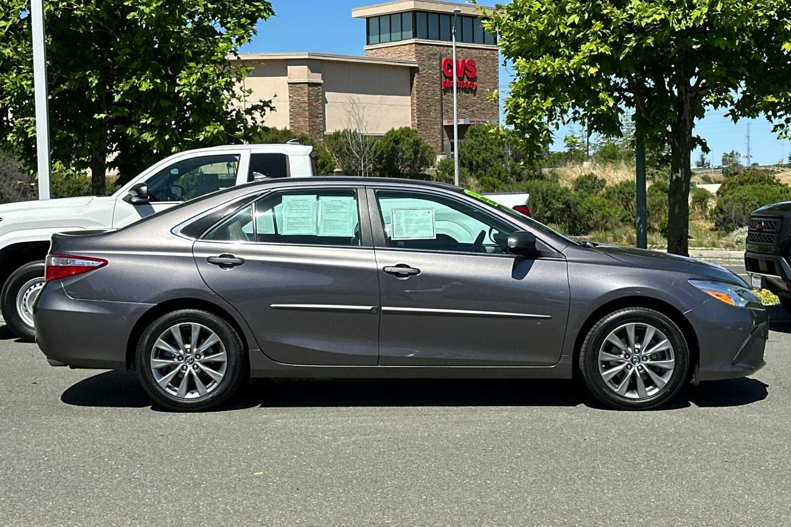 2017 Toyota Camry XLE 4D Sedan