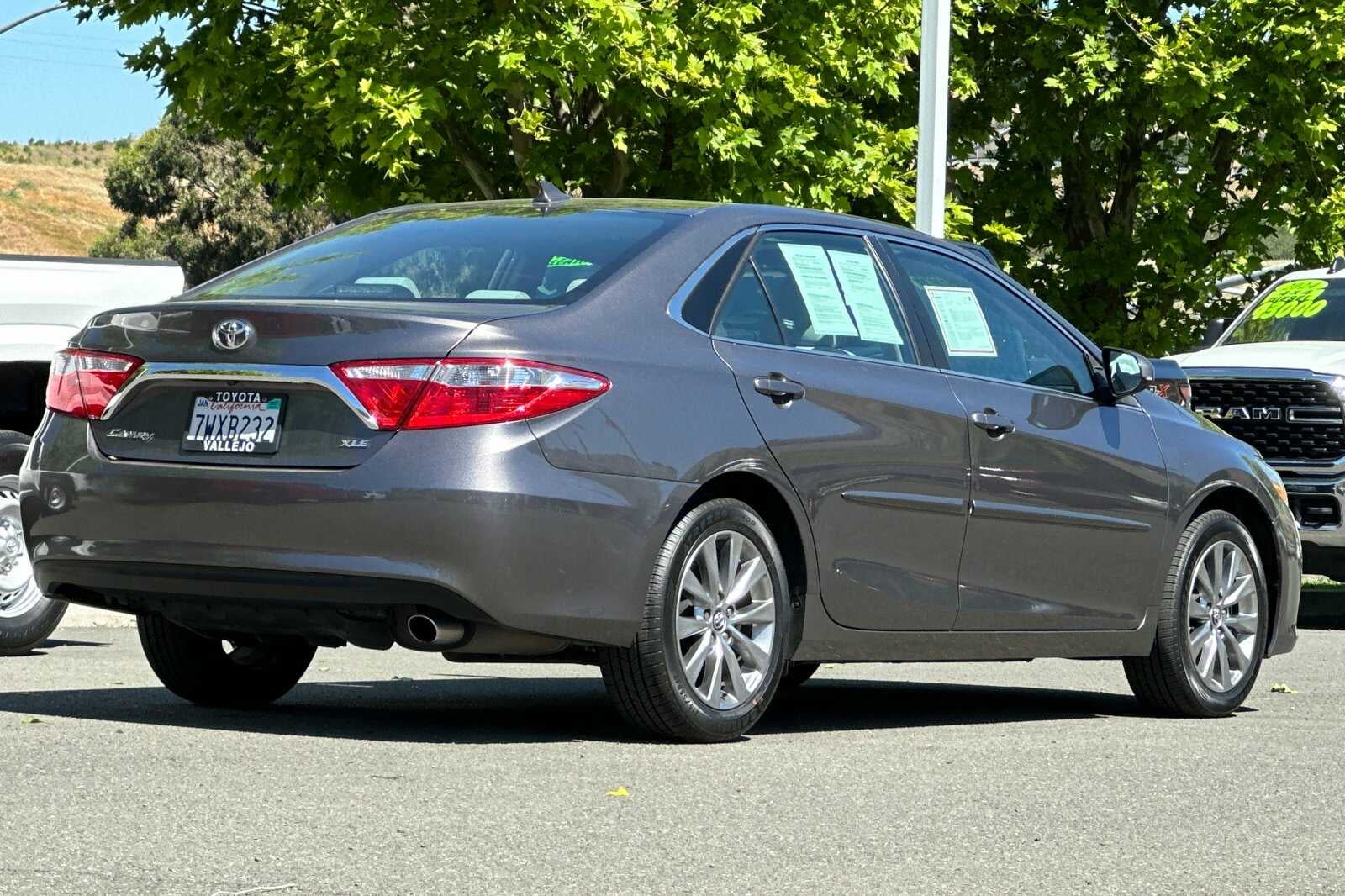 2017 Toyota Camry XLE 4D Sedan