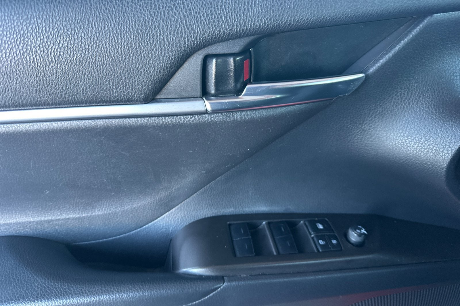 2023 Toyota Camry Hybrid LE