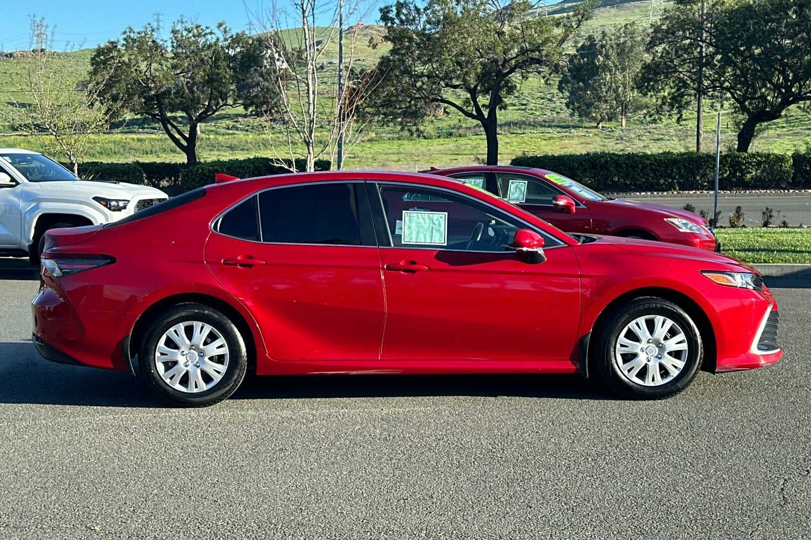 2023 Toyota Camry Hybrid LE