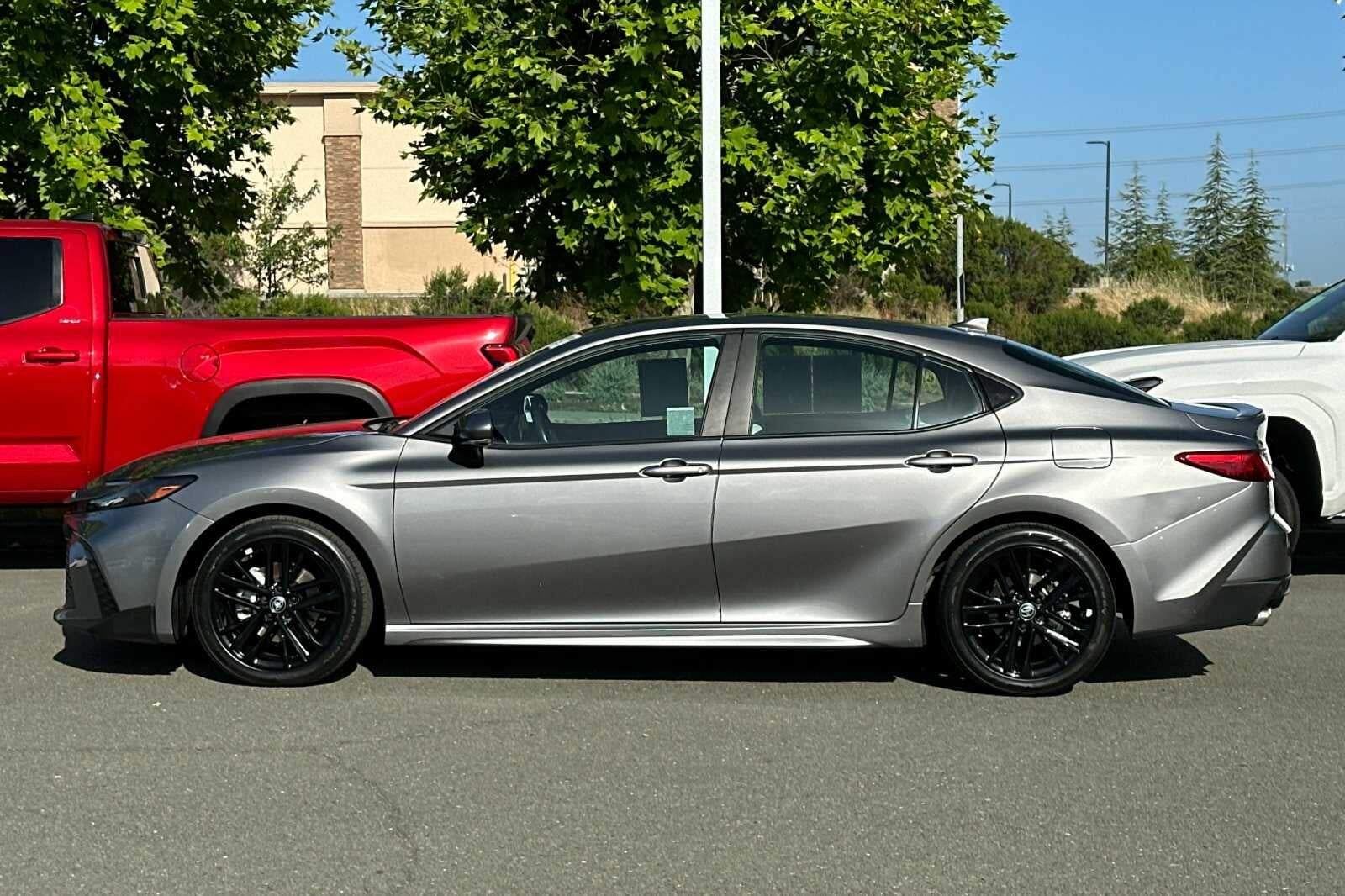 2025 Toyota Camry SE 4D Sedan