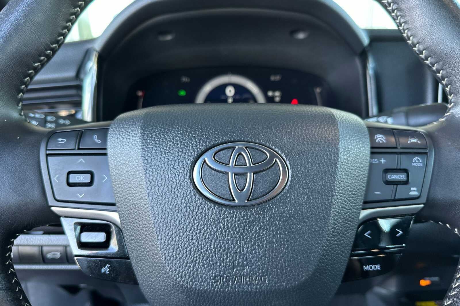2025 Toyota Camry SE 4D Sedan