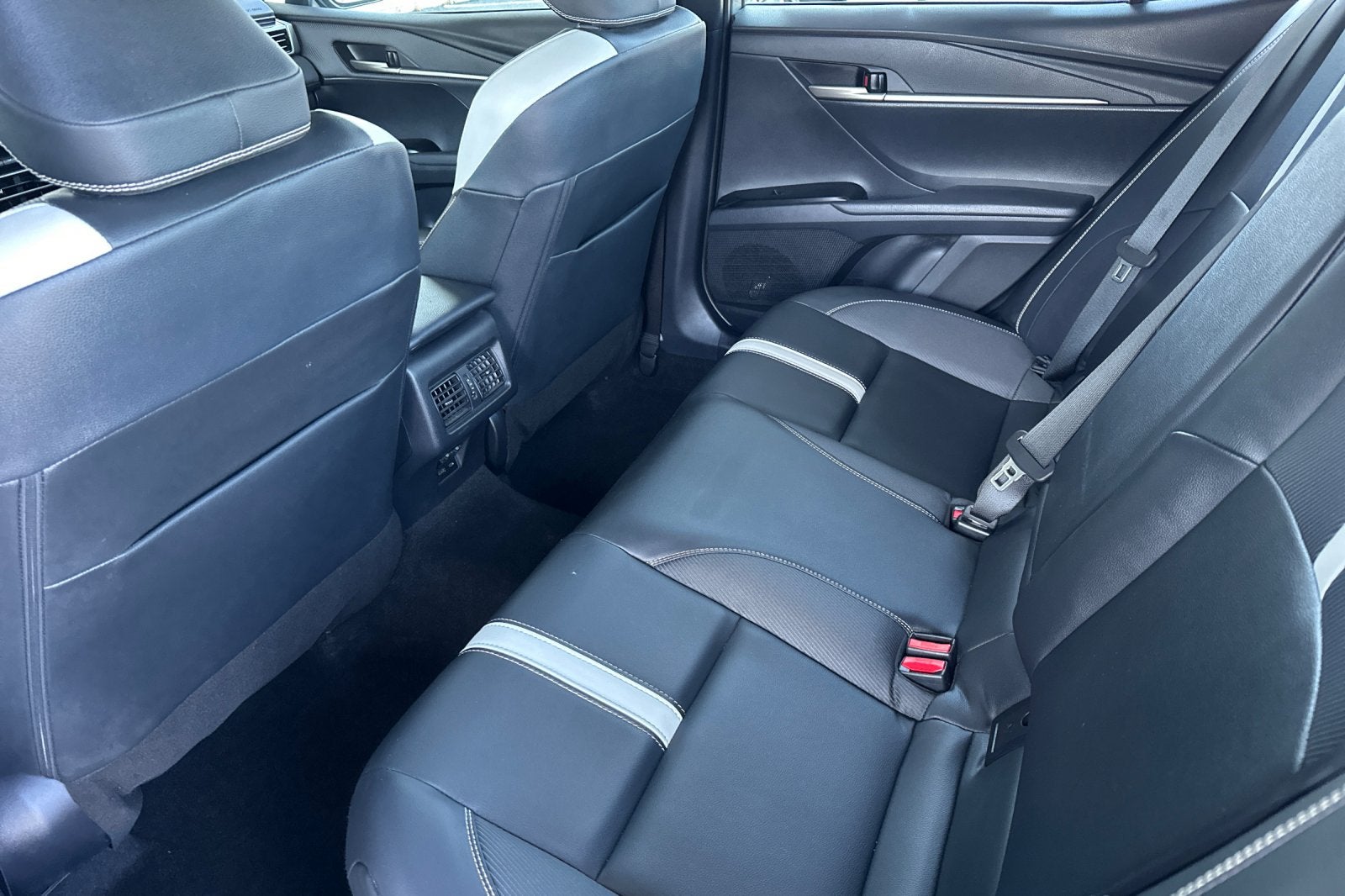 2025 Toyota Camry SE 4D Sedan