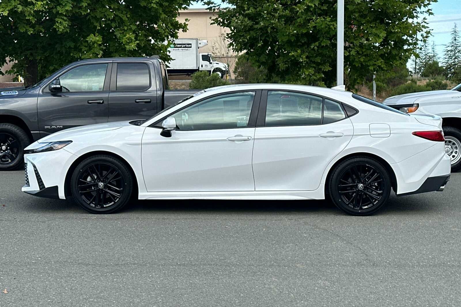 2025 Toyota Camry SE 4D Sedan