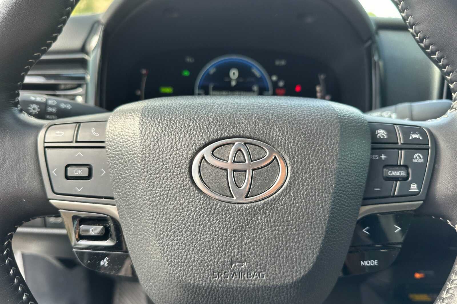 2025 Toyota Camry SE 4D Sedan