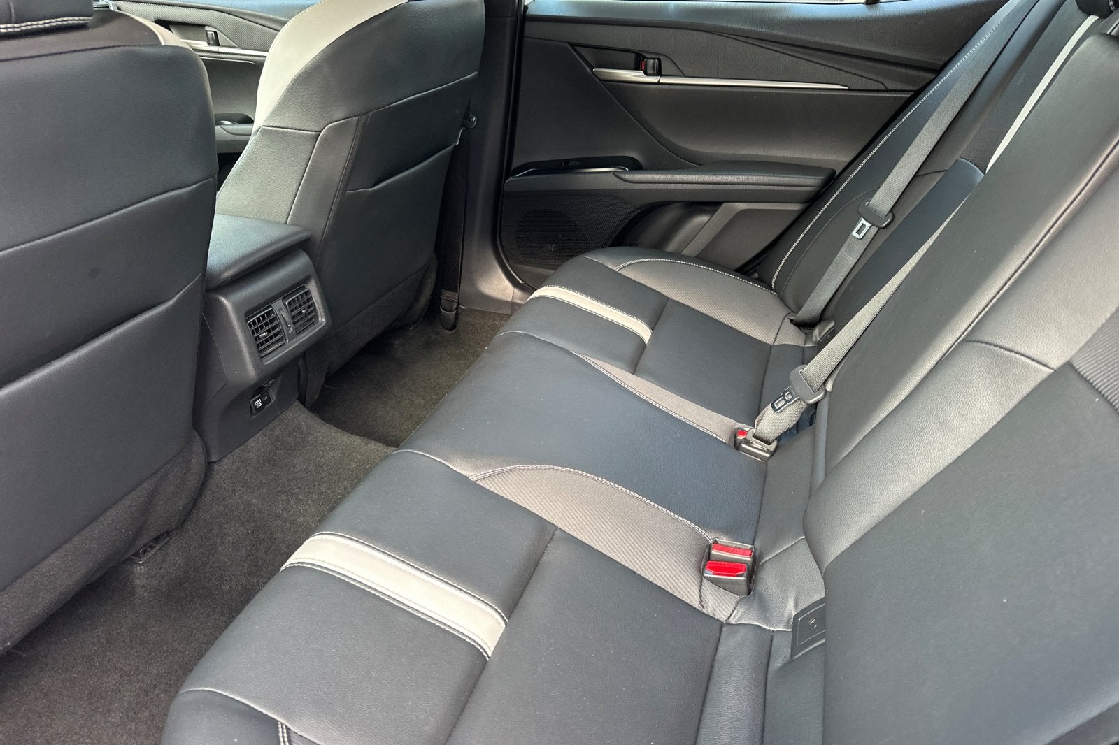 2025 Toyota Camry SE 4D Sedan