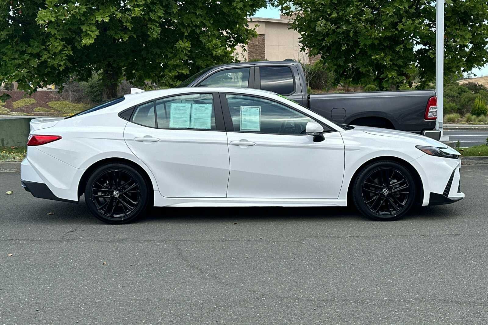 2025 Toyota Camry SE 4D Sedan