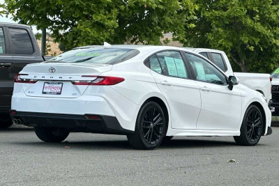 2025 Toyota Camry SE 4D Sedan