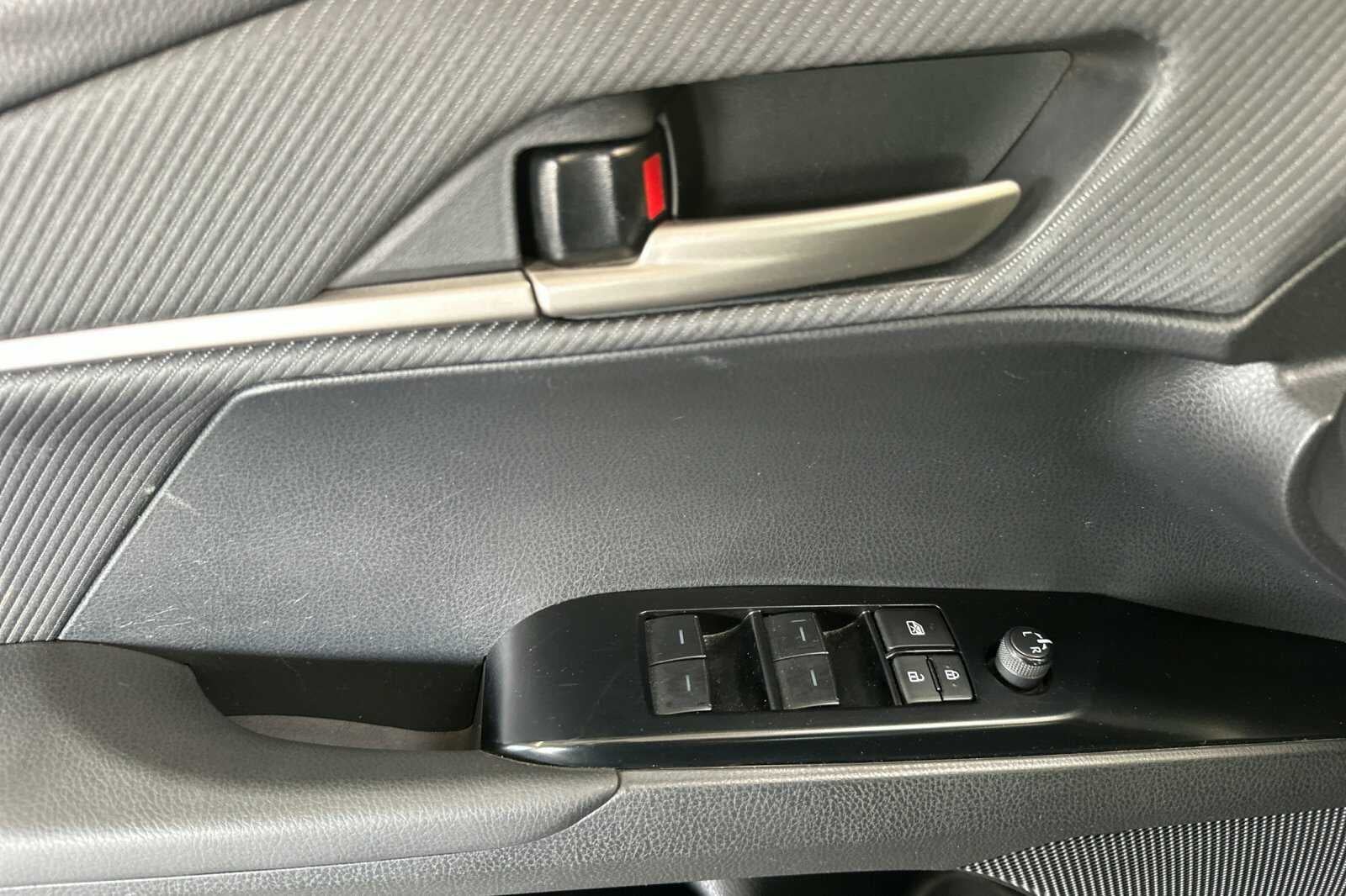 2025 Toyota Camry SE 4D Sedan