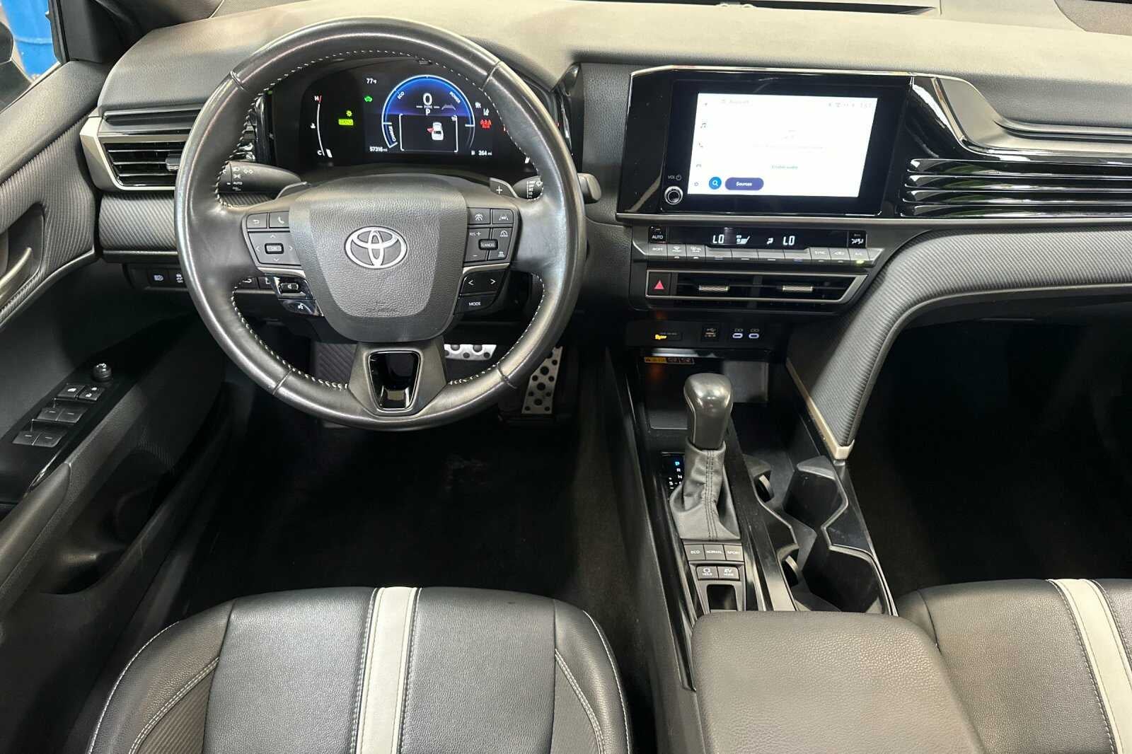 2025 Toyota Camry SE 4D Sedan