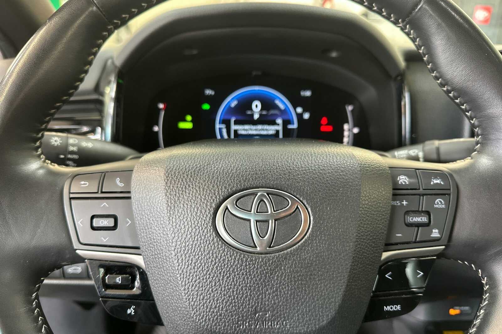 2025 Toyota Camry SE 4D Sedan