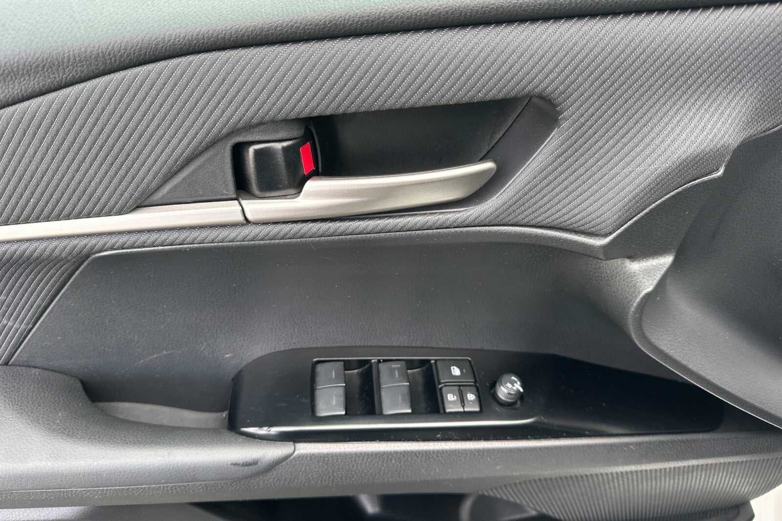 2025 Toyota Camry SE 4D Sedan