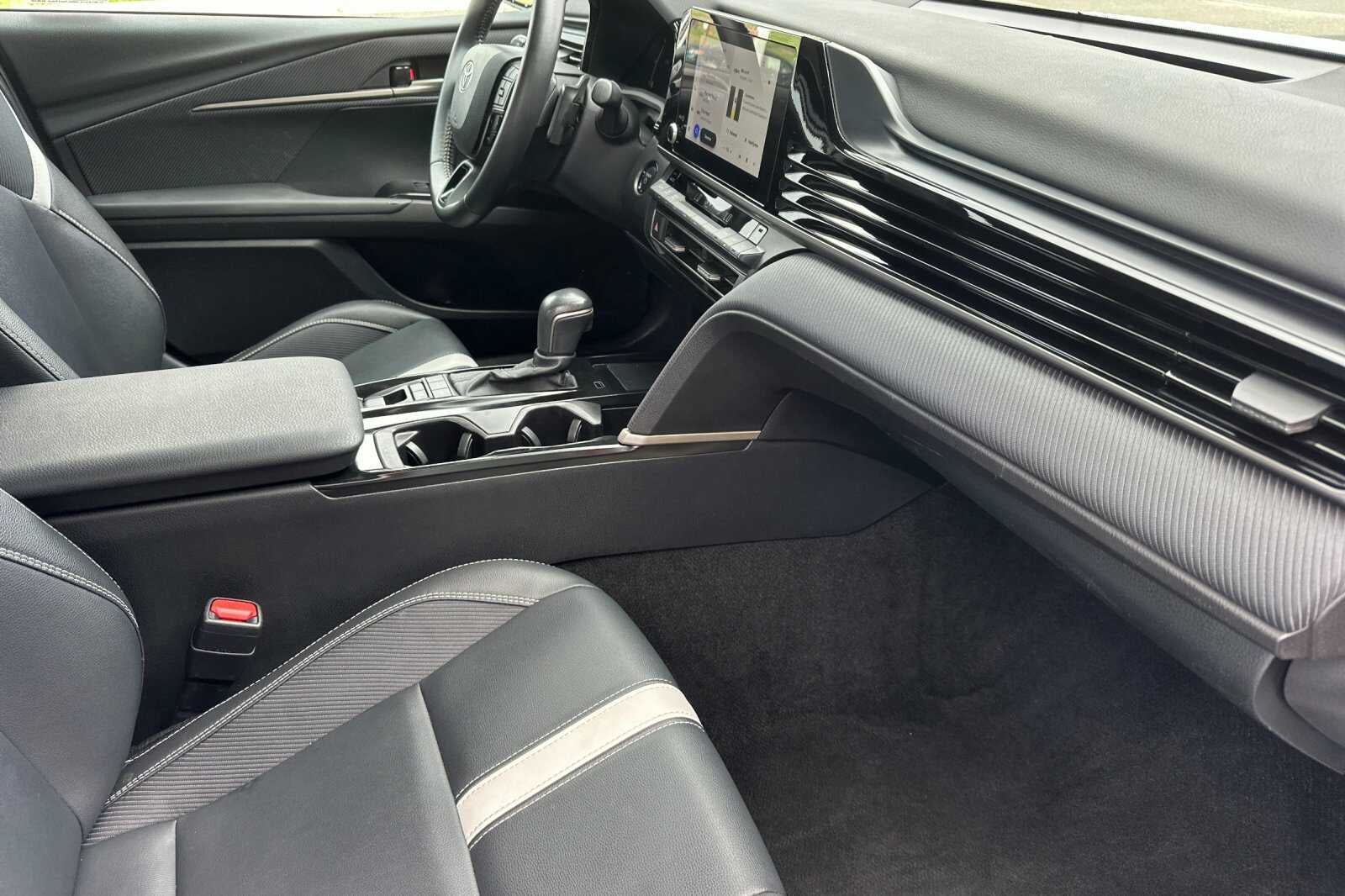 2025 Toyota Camry SE 4D Sedan