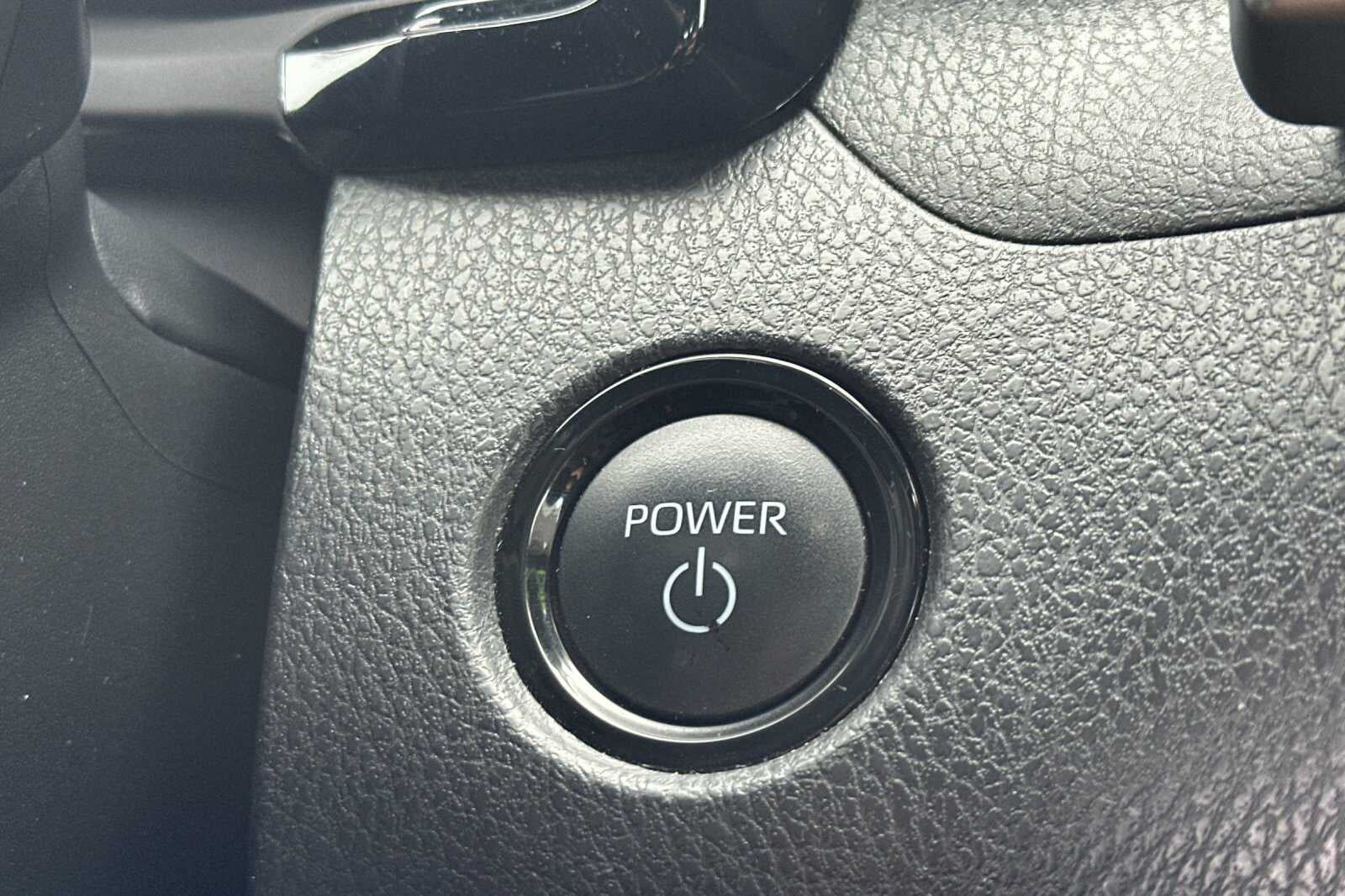 2025 Toyota Camry SE 4D Sedan