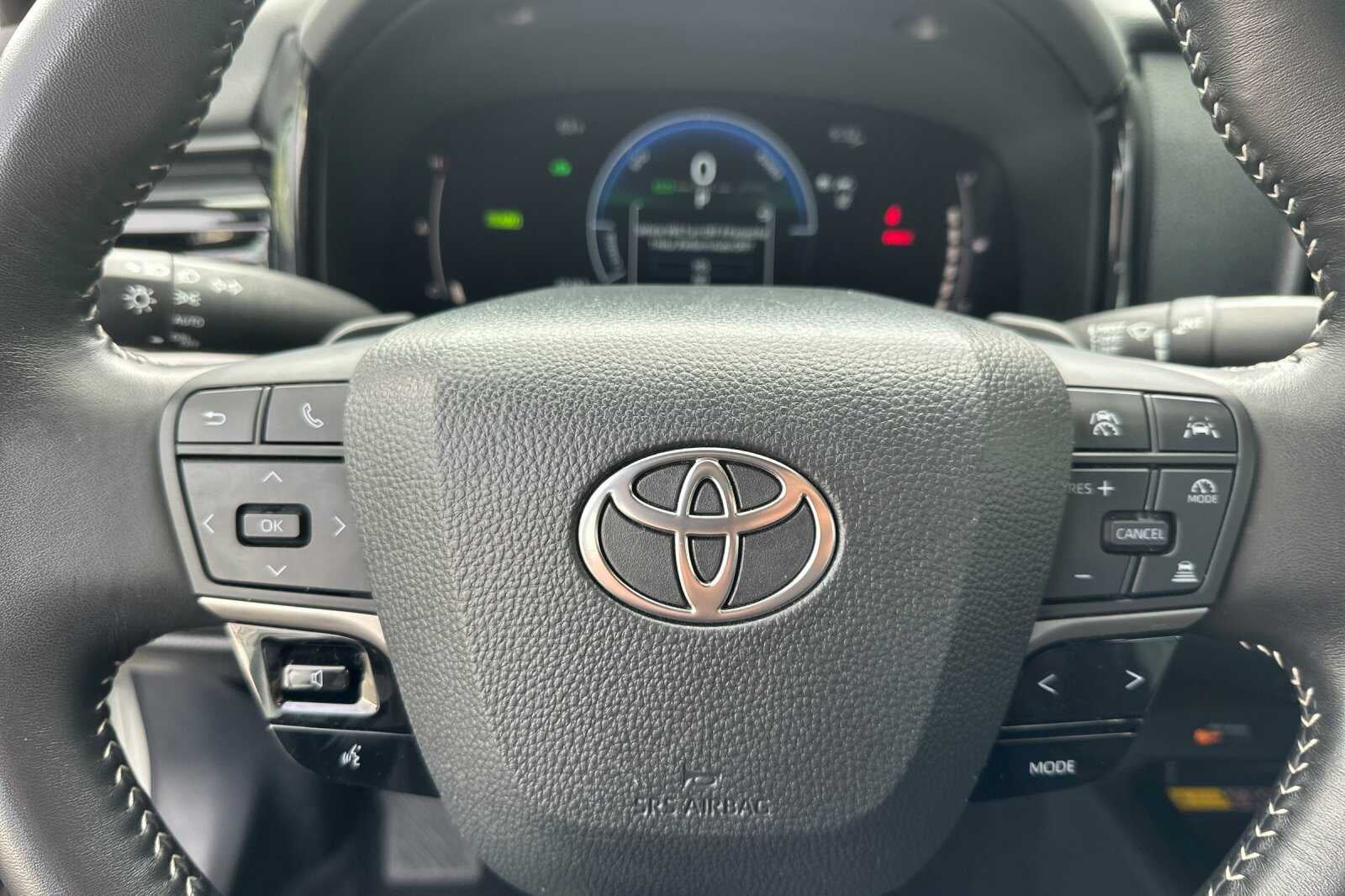 2025 Toyota Camry SE 4D Sedan