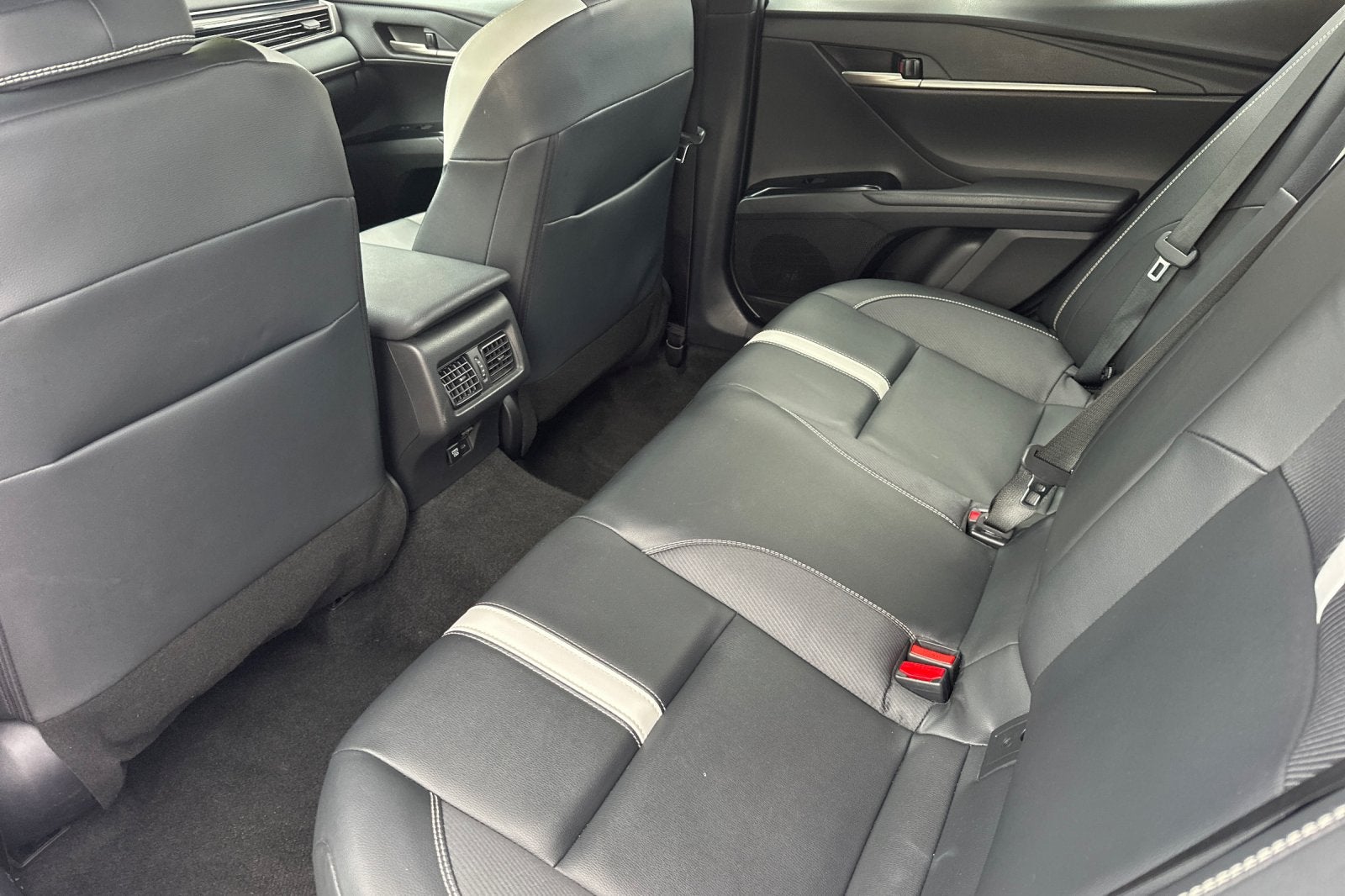 2025 Toyota Camry SE 4D Sedan