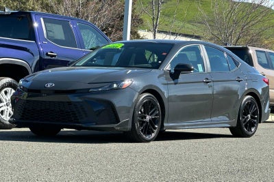 2025 Toyota Camry SE 4D Sedan