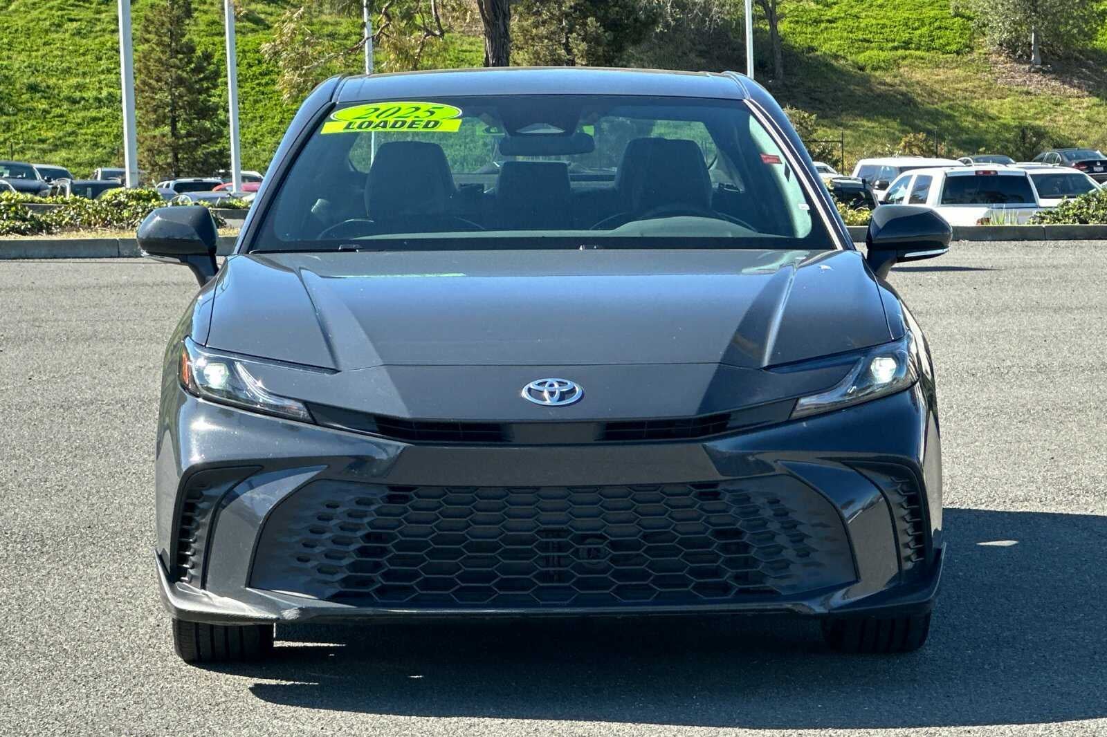 2025 Toyota Camry SE 4D Sedan