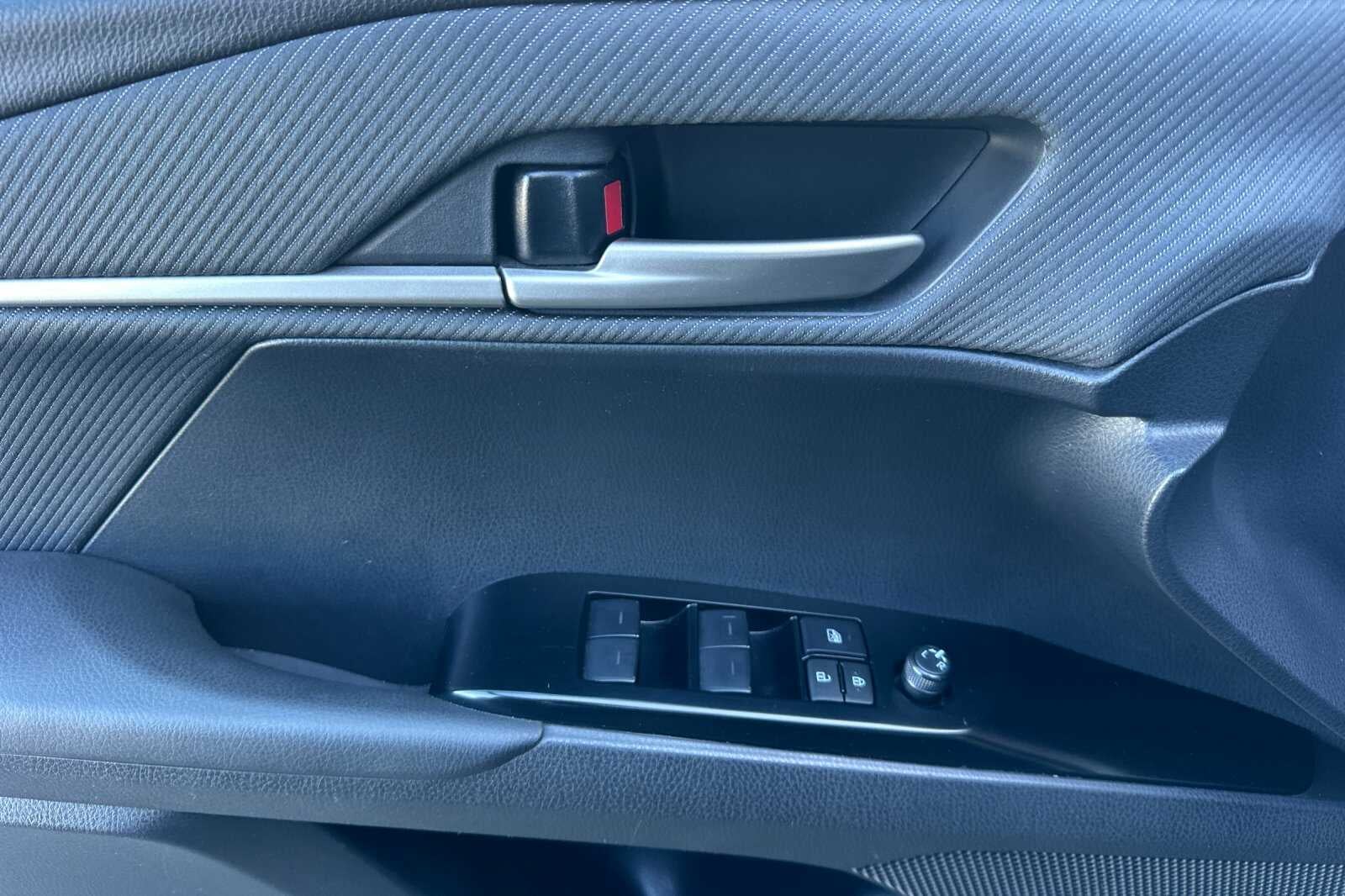 2025 Toyota Camry SE 4D Sedan