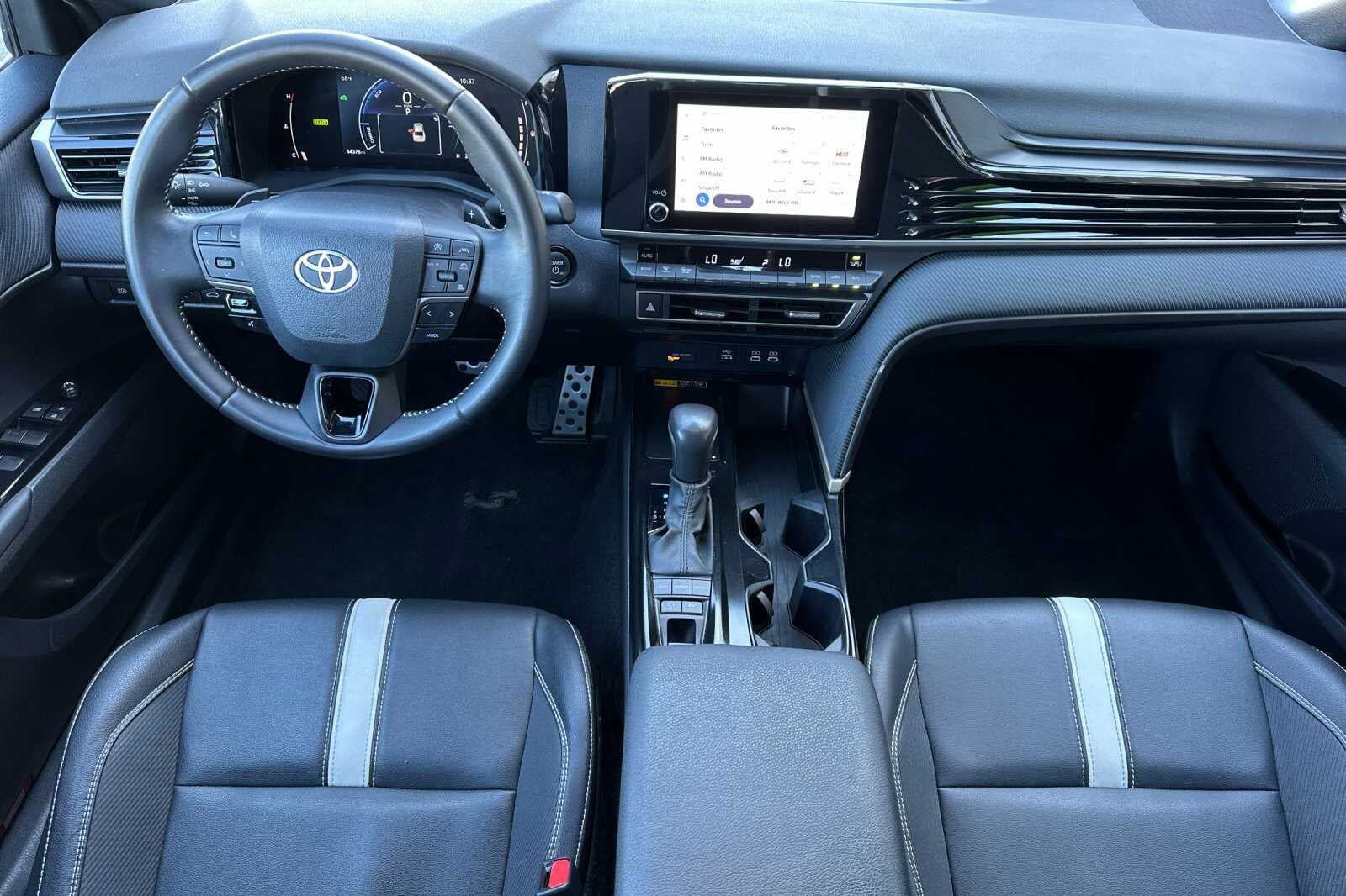 2025 Toyota Camry SE 4D Sedan