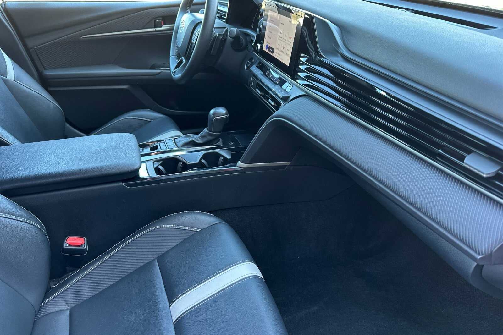 2025 Toyota Camry SE 4D Sedan