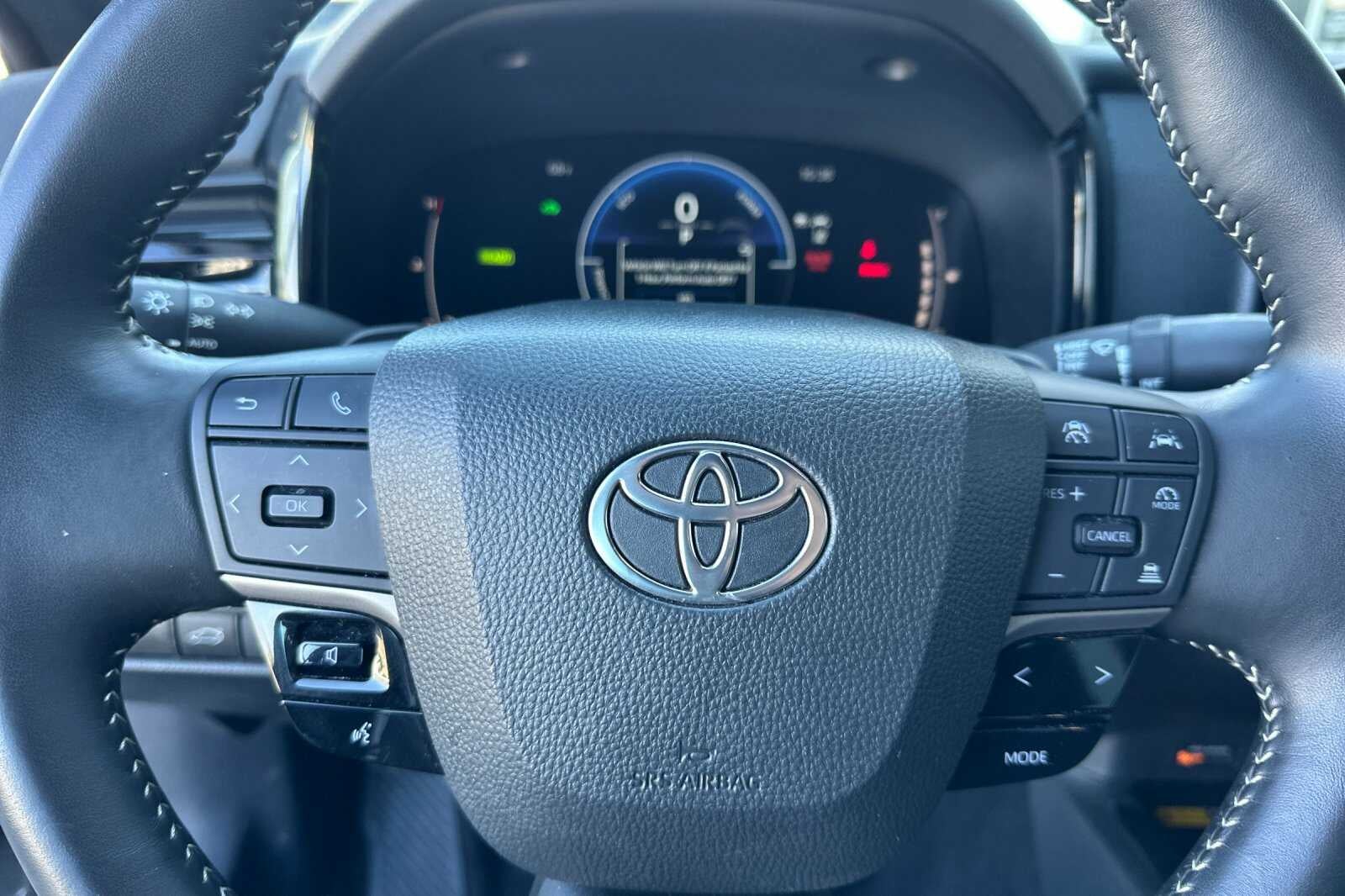 2025 Toyota Camry SE 4D Sedan