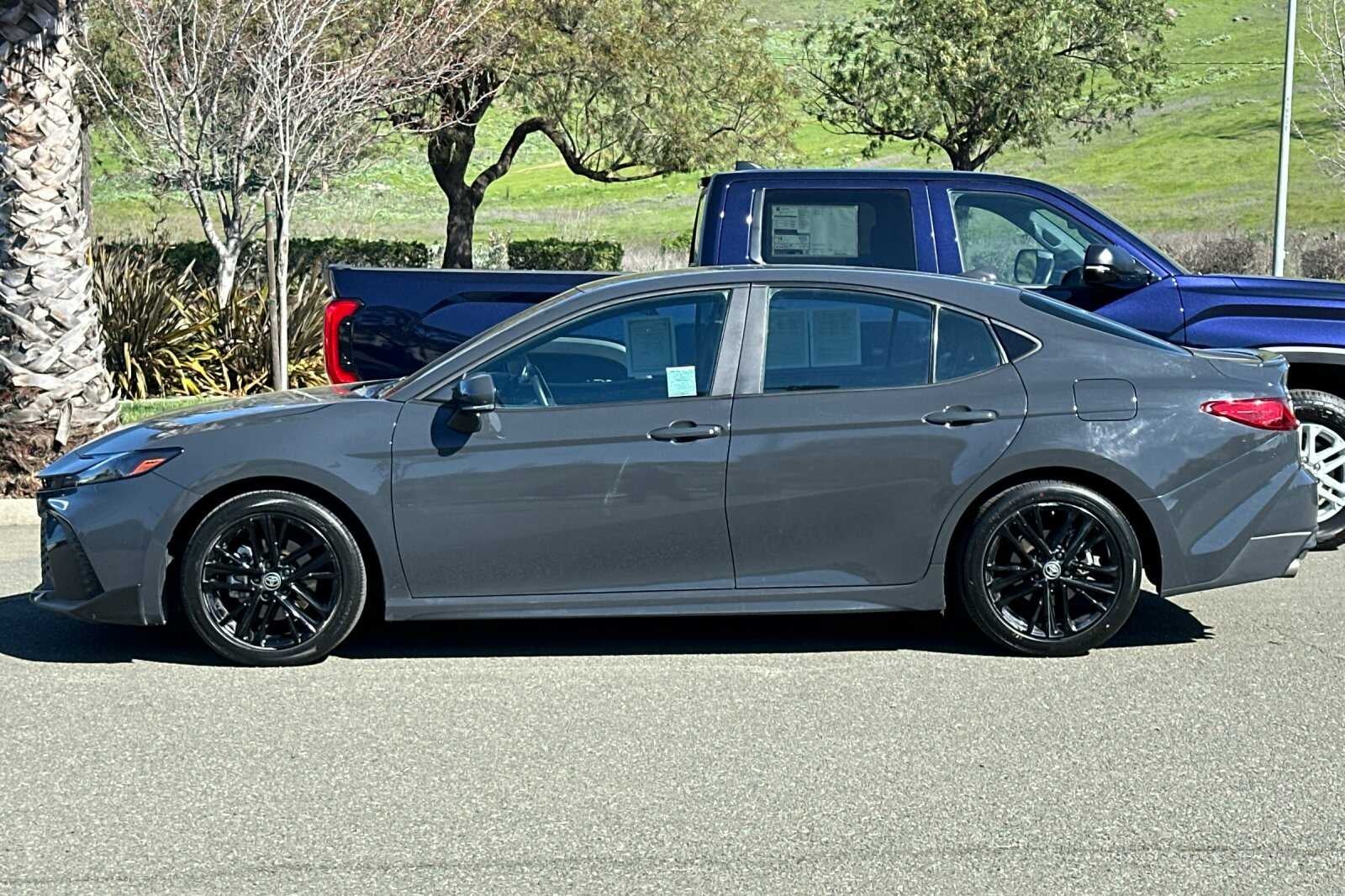 2025 Toyota Camry SE 4D Sedan