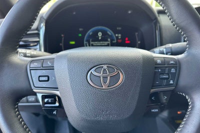 2025 Toyota Camry SE 4D Sedan