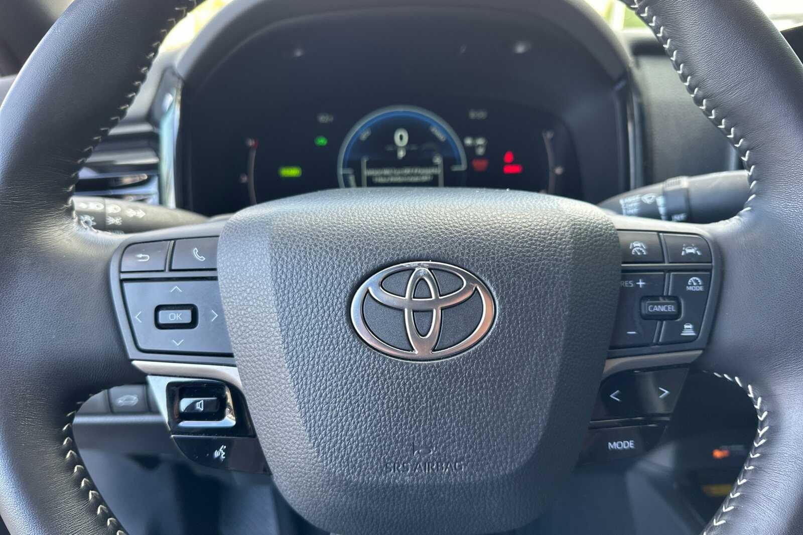 2025 Toyota Camry SE 4D Sedan