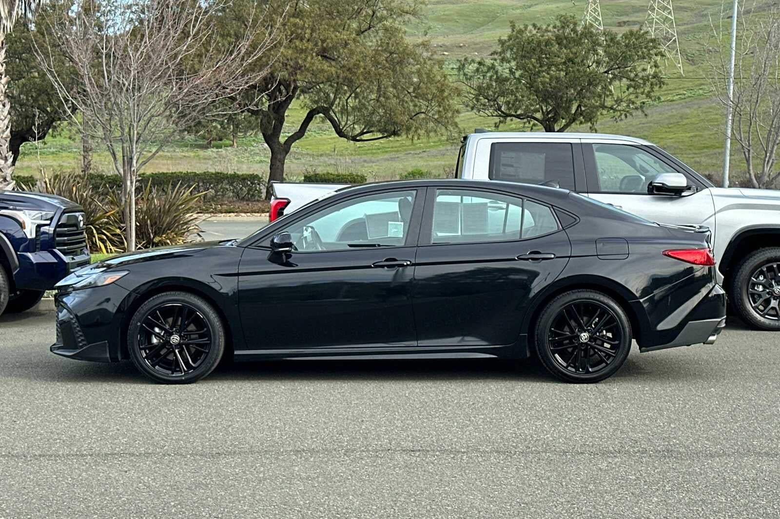 2025 Toyota Camry SE 4D Sedan