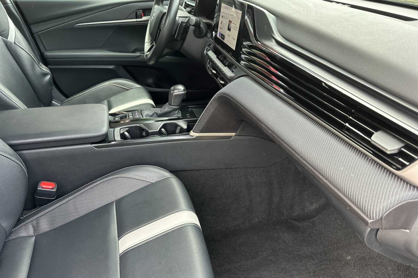 2025 Toyota Camry SE 4D Sedan