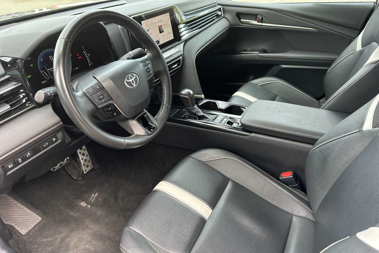 2025 Toyota Camry SE 4D Sedan