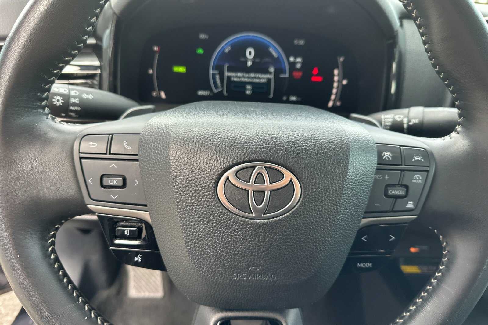 2025 Toyota Camry SE 4D Sedan