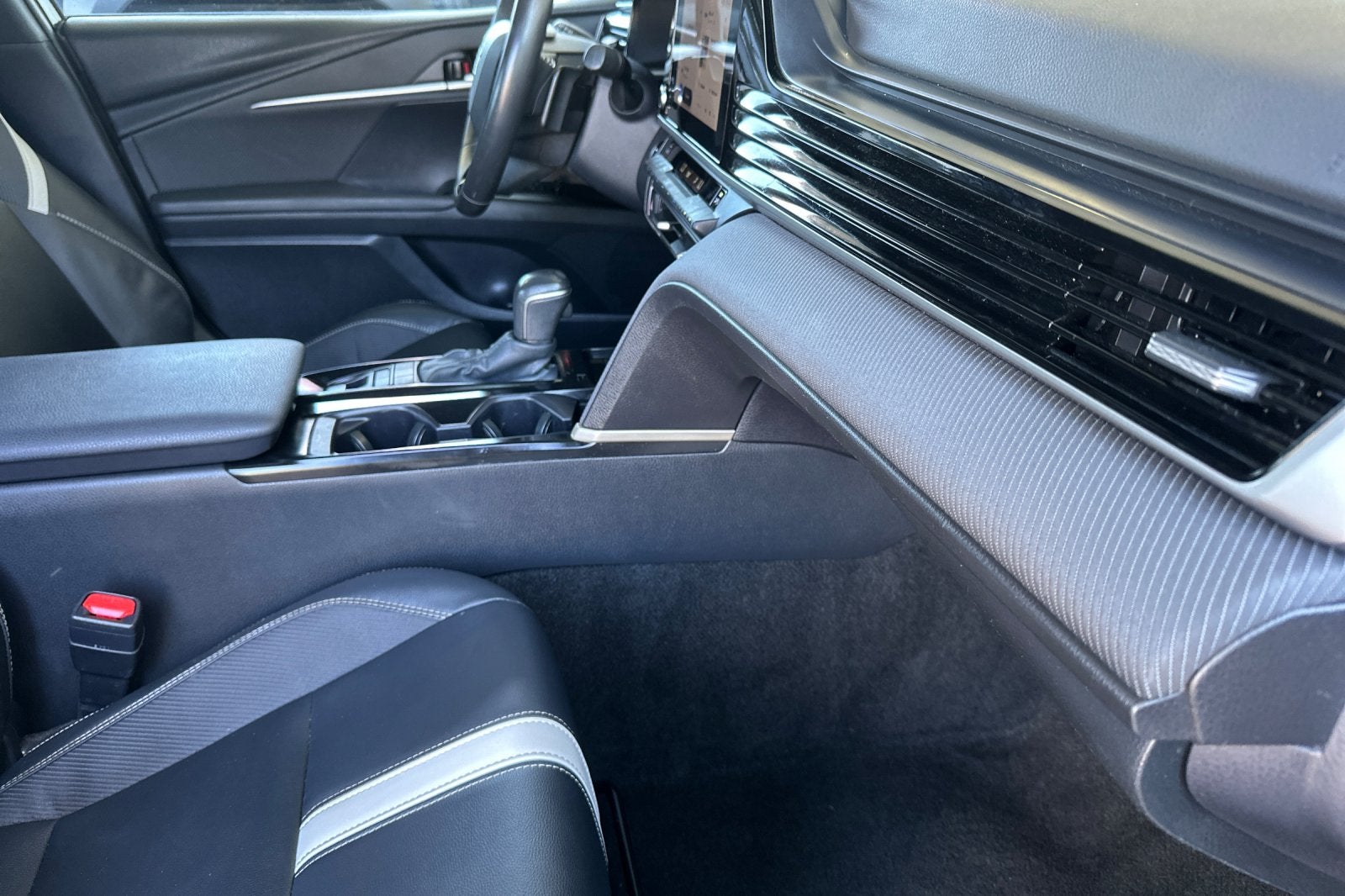 2025 Toyota Camry SE 4D Sedan