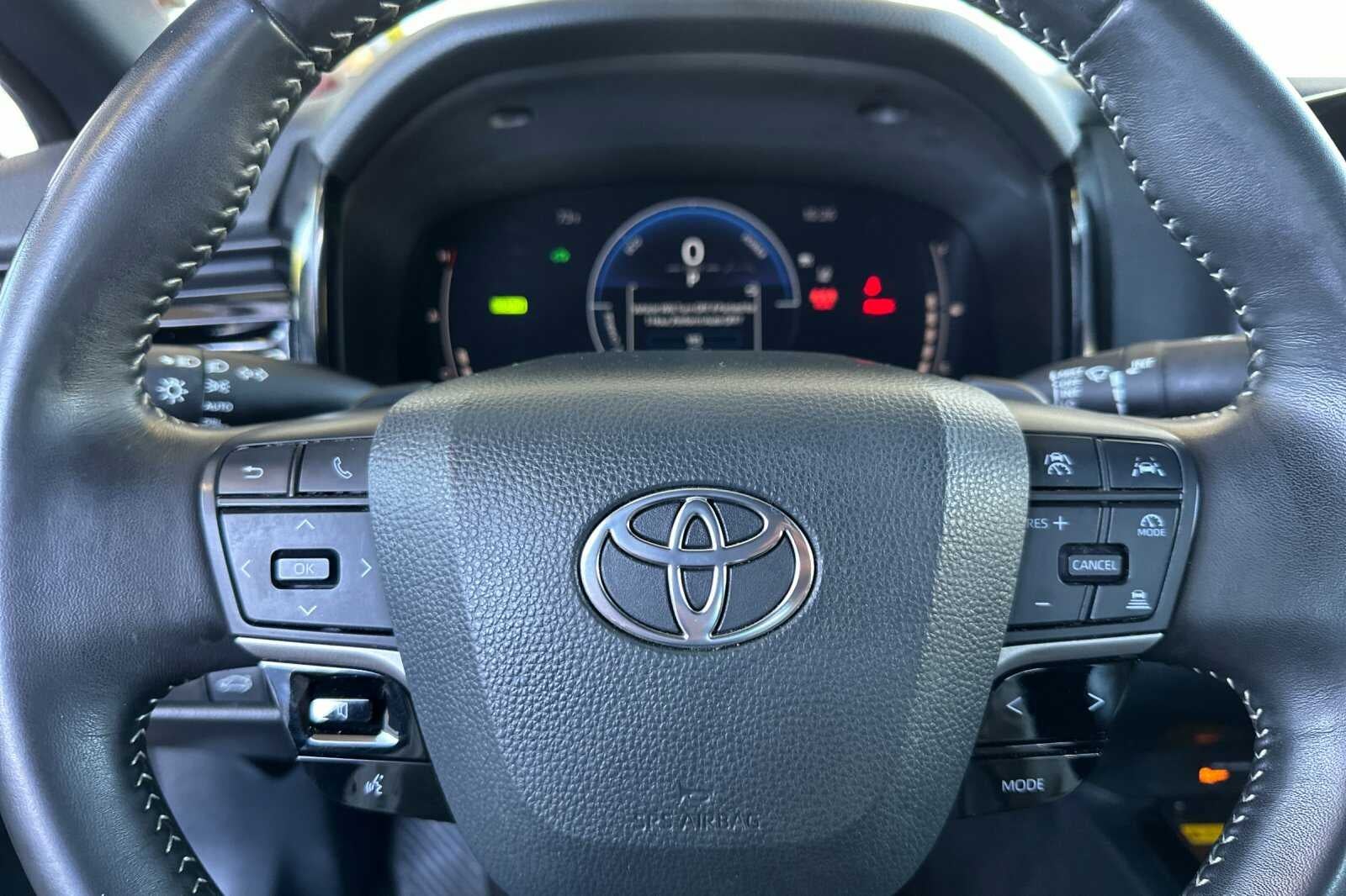 2025 Toyota Camry SE 4D Sedan