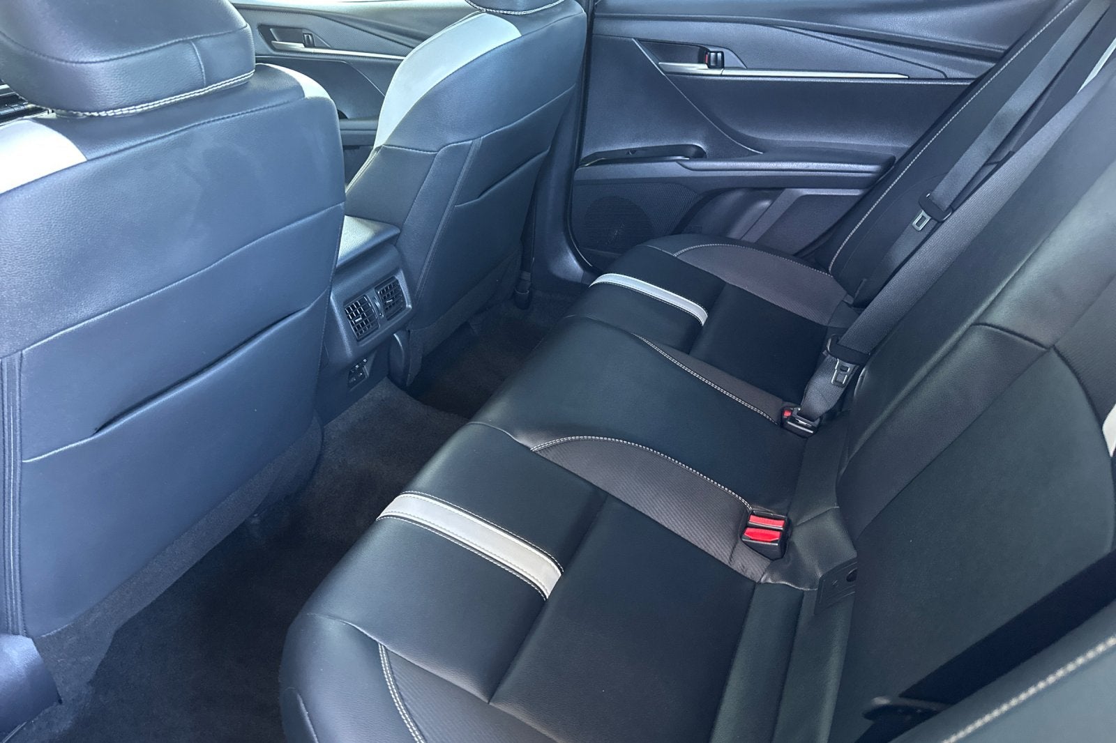 2025 Toyota Camry SE 4D Sedan