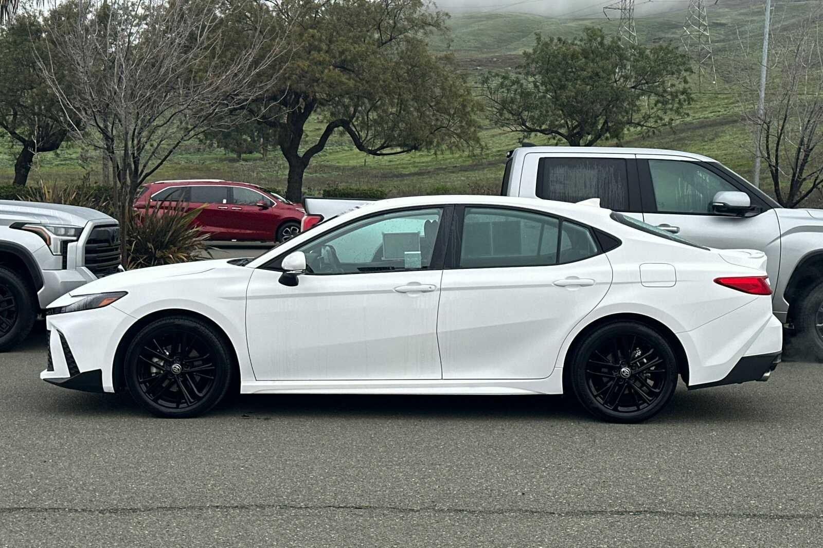 2025 Toyota Camry SE 4D Sedan