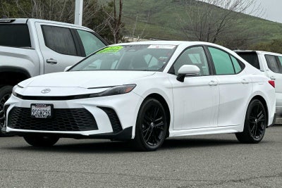 2025 Toyota Camry SE 4D Sedan