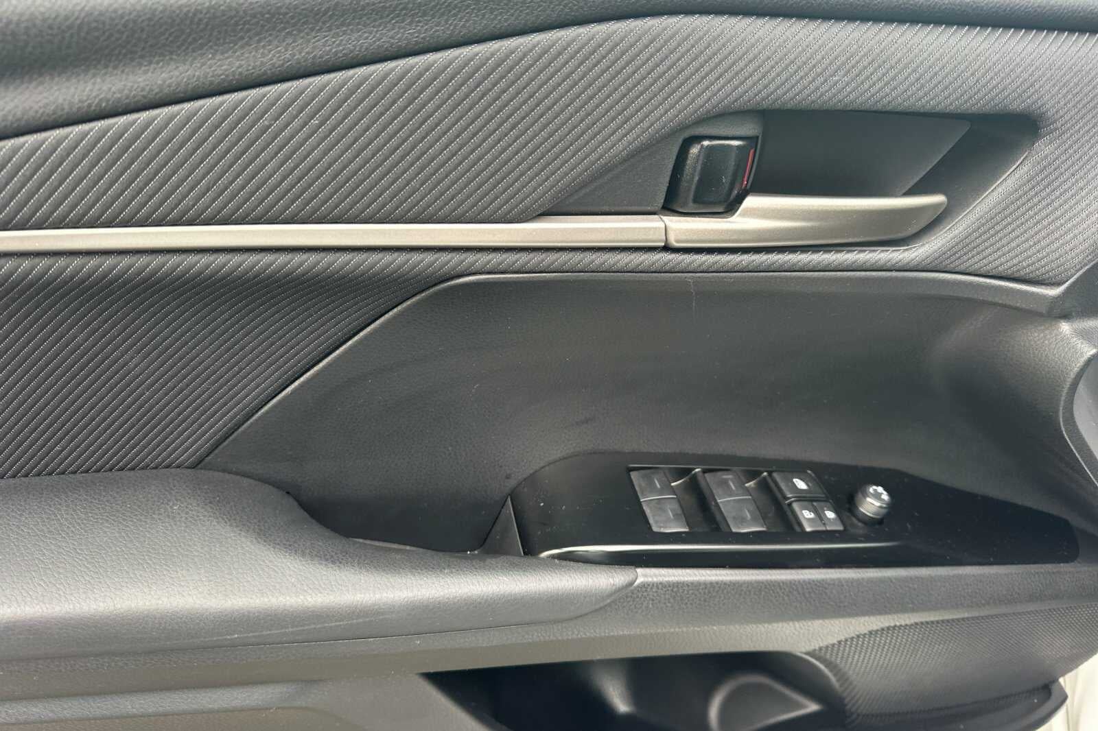 2025 Toyota Camry SE 4D Sedan