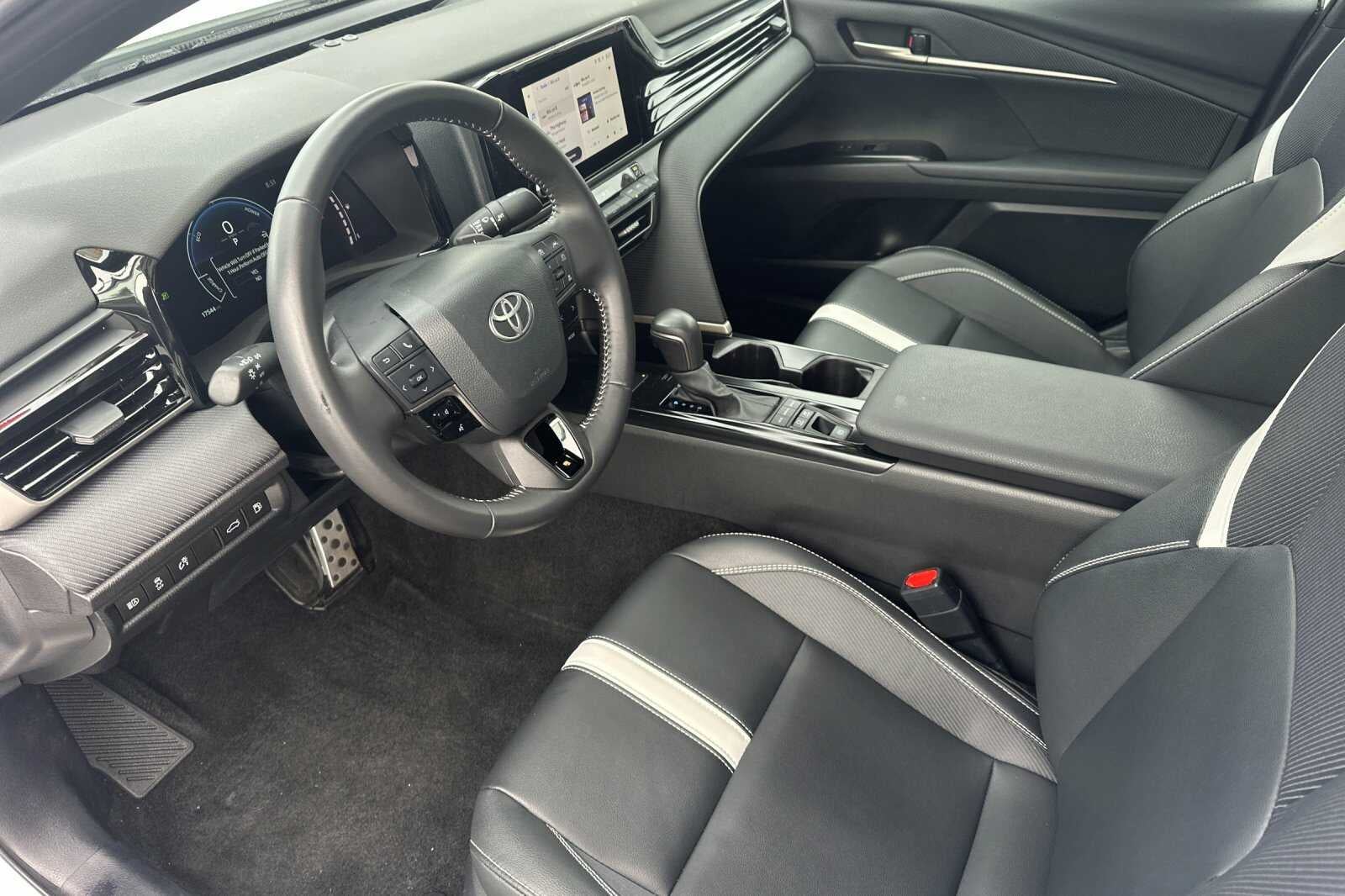 2025 Toyota Camry SE 4D Sedan