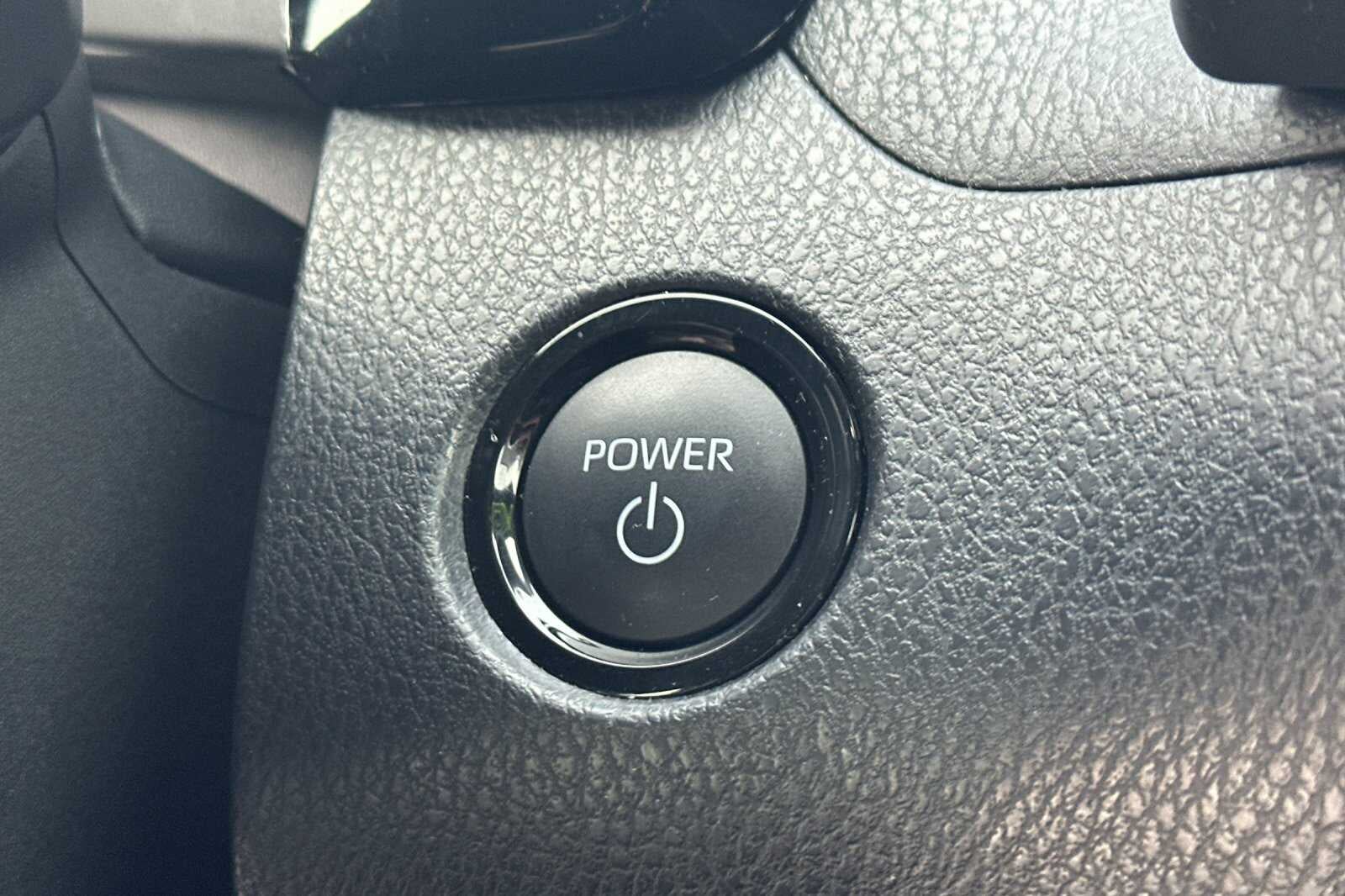 2025 Toyota Camry SE 4D Sedan